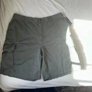 Club room cargo shorts